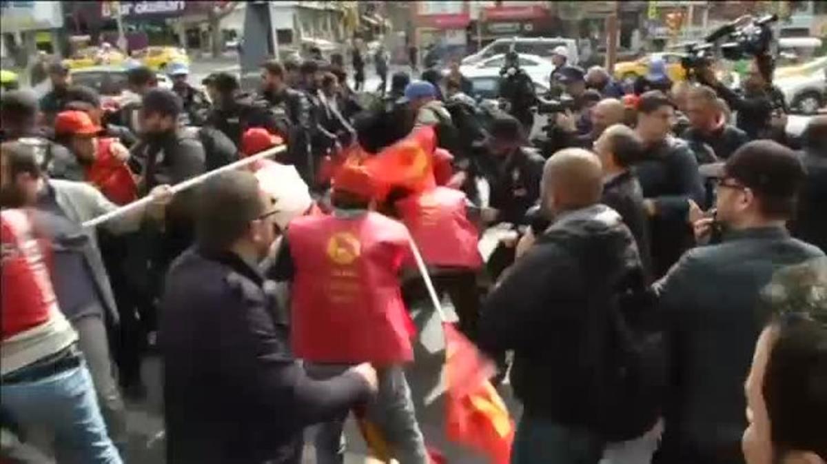 Els manifestants intentaven accedir a la plaça de Taksim.