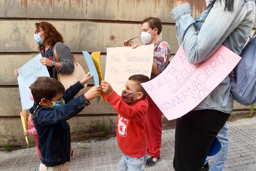 Pancartas por aulas sin ventilación en A Coruña