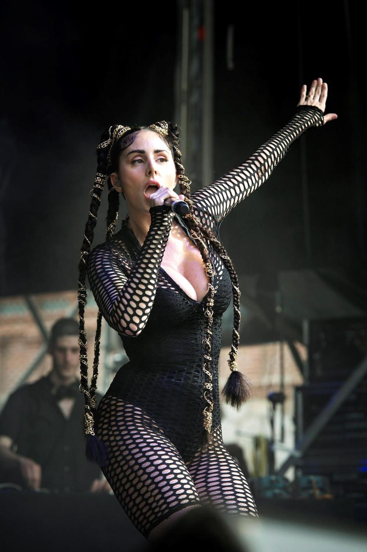 La cantante Mala Rodríguez, durante un concierto en Madrid en 2021.