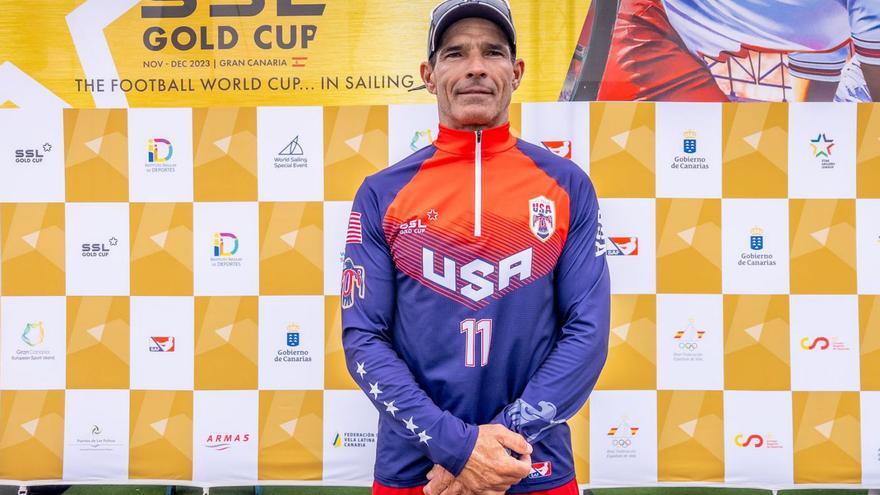 Ernesto Rodríguez, táctico en el equipo de Estados Unidos, posa en el cuartel general de la Gran Canaria SSL Gold Cup. | | RFCV