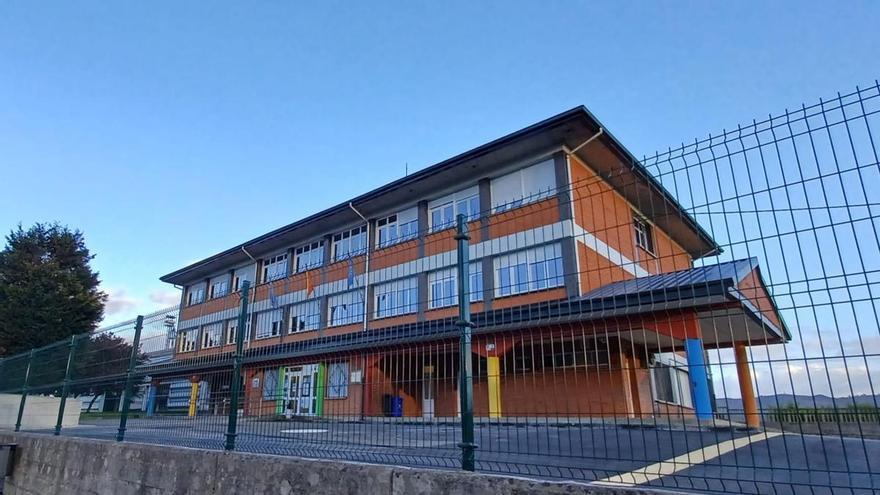 Cierran el comedor del colegio de San Cucao tras detectarse "una incidencia" en un grifo de la cocina del centro educativo de Llanera