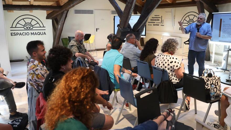 José Ramón Landarroitajauregi, ayer, en el curso de sexología del palacio de Maqua. | Luisma Murias