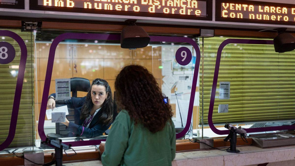 Renfe incorpora a 100 nuevos empleados de atención al cliente en las estaciones de Rodalies