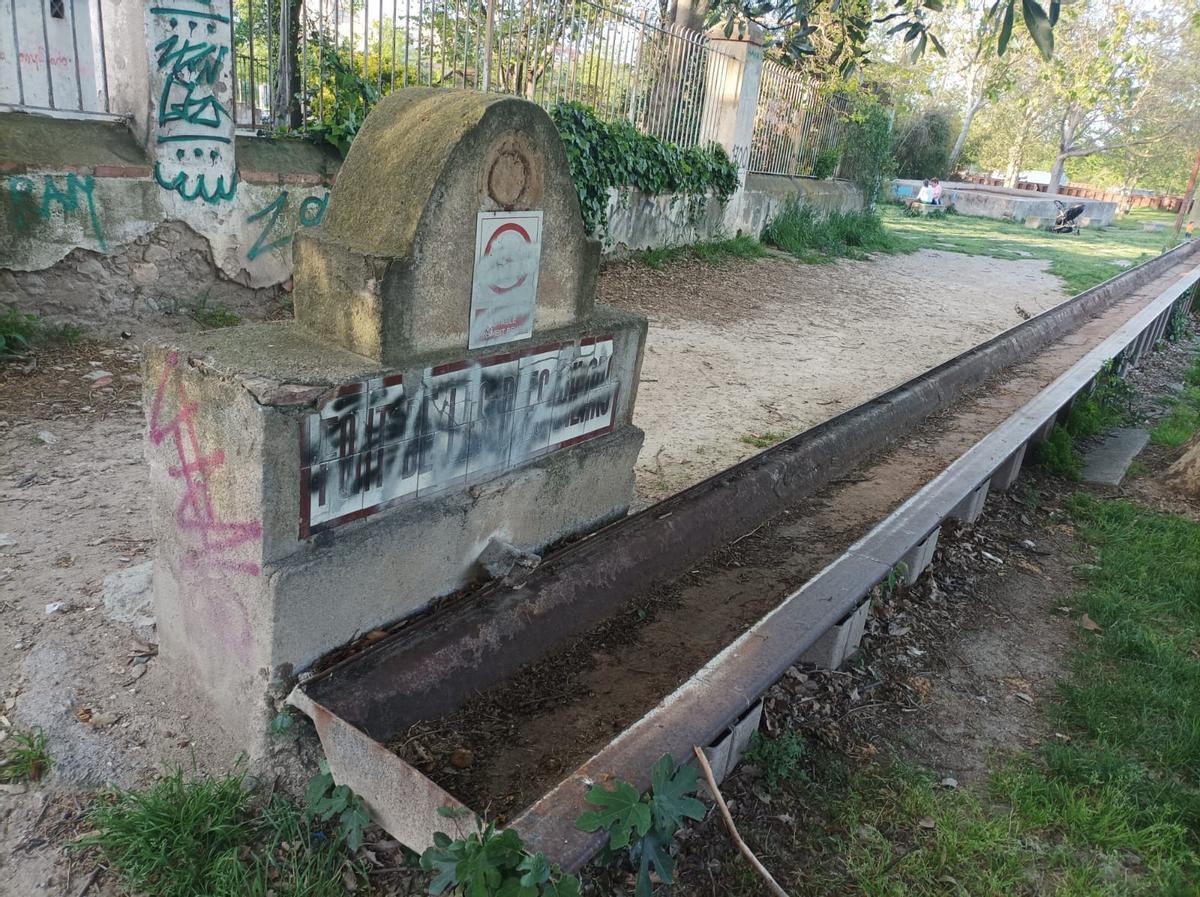 La font de les Pilars, víctima de la deixadesa i les bretolades