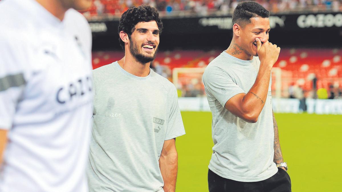 Guedes, en Mestalla antes de salir traspasado