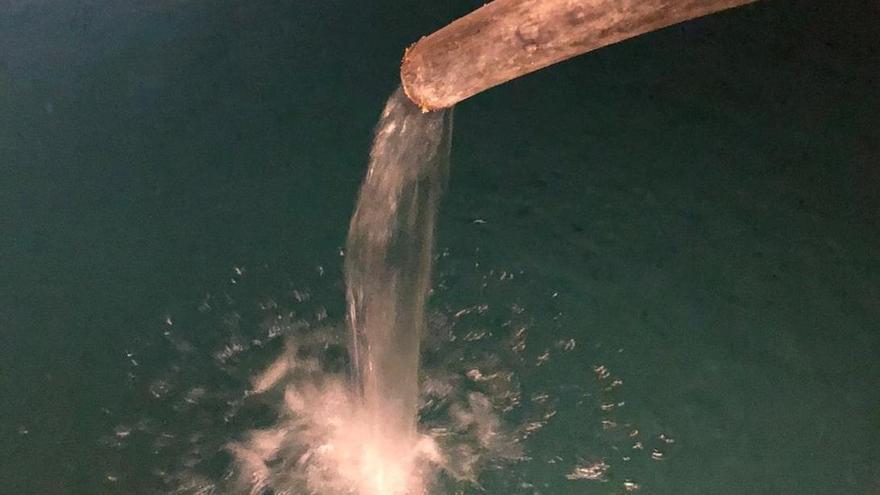 Un pueblo de Castellón recibe el agua a través de cubas