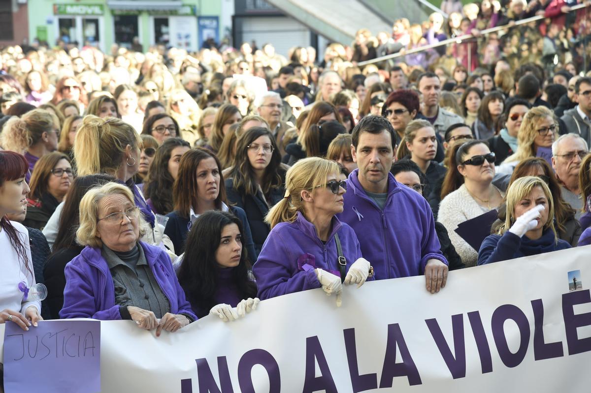 Manifestación en Vila-real tras el asesinato machista de Andrea Carballo.