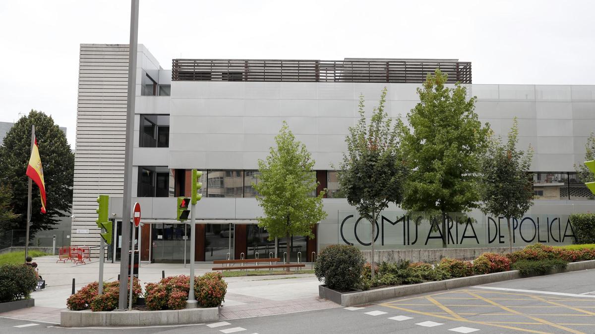 El arrestado fue trasladado a las dependencias de la Comisaría de Policía Nacional de Vigo.