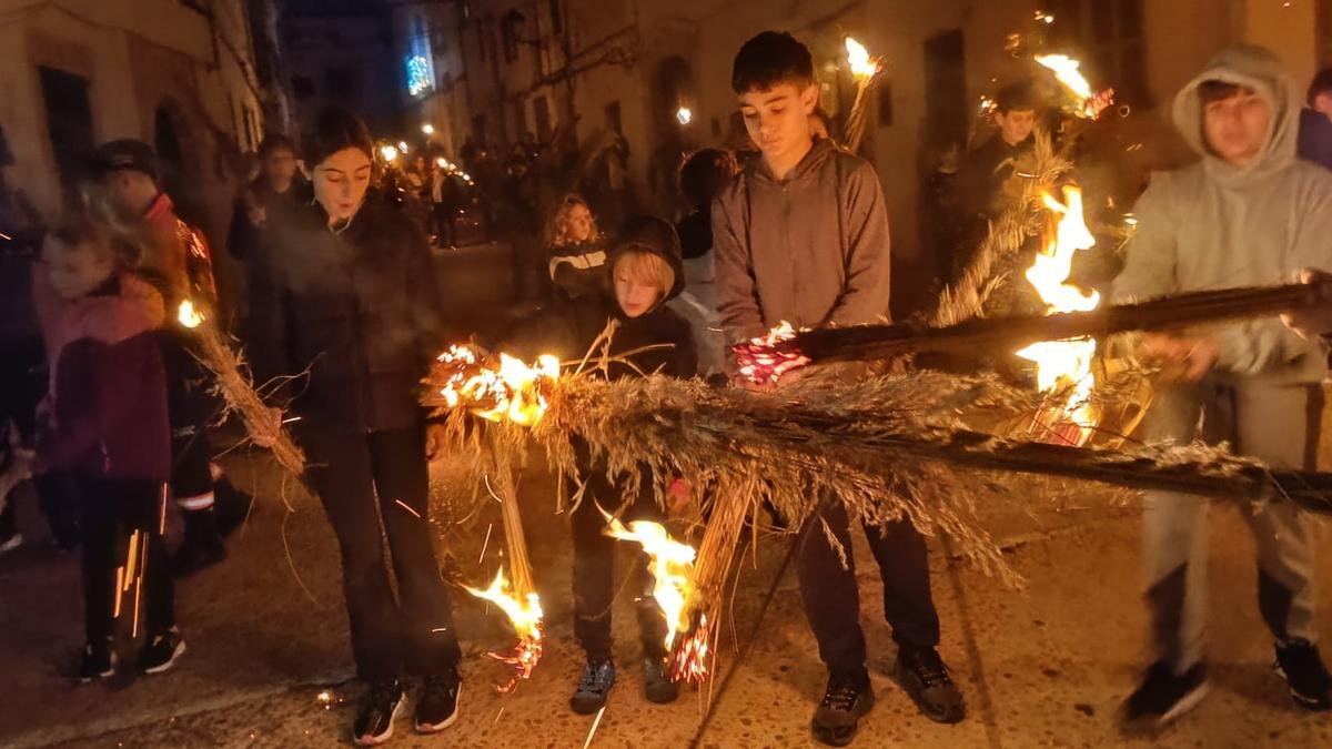 Capdepera revive el 'Alei Alei' con fuego, canto y tradición