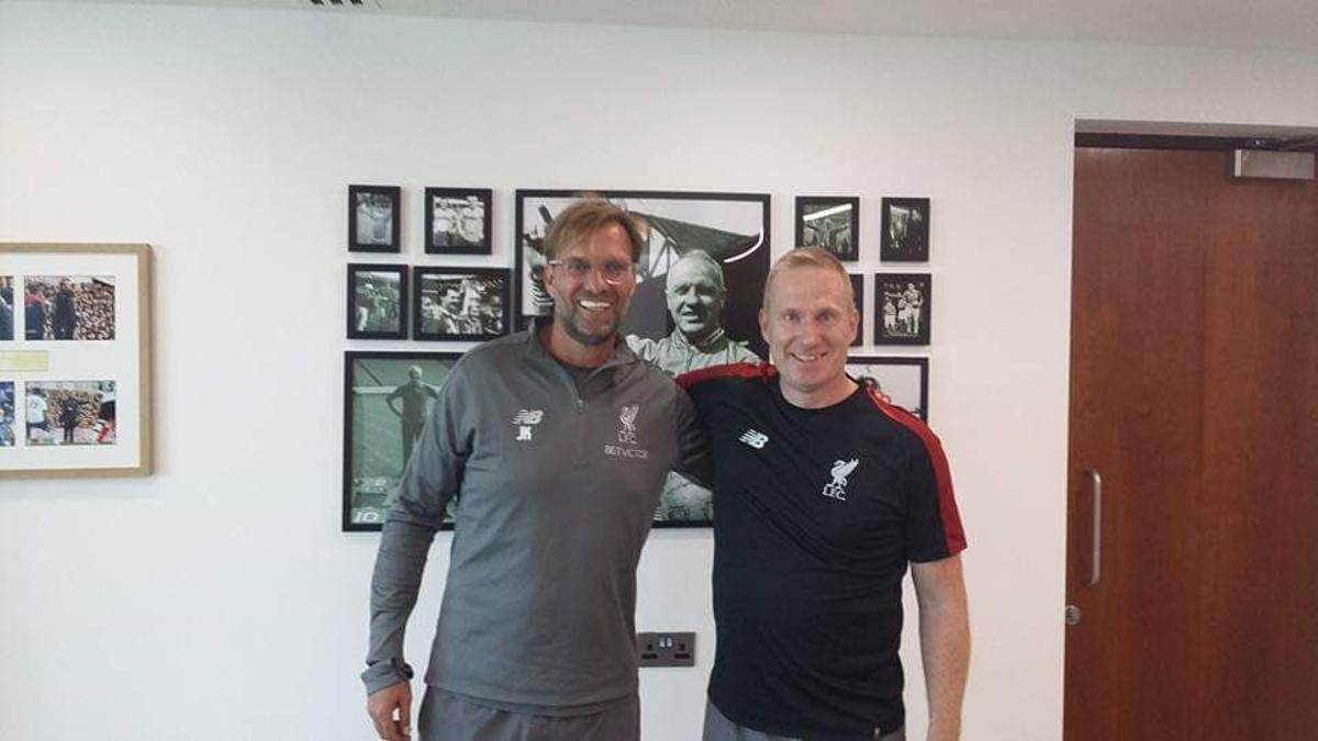 Thomas Grønnemar (d.) posa conJürgen Klopp en la etapa que ambos compartieron en el Liverpool.