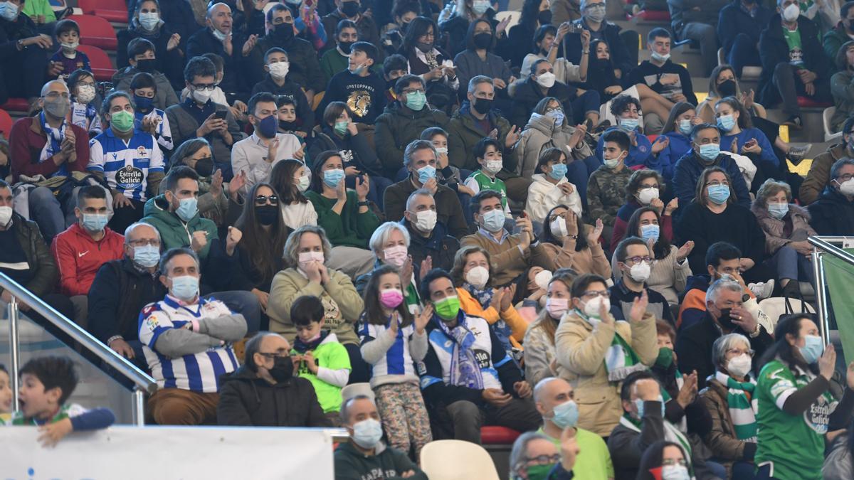 La afición del Liceo en el partido contra el Barcelona.