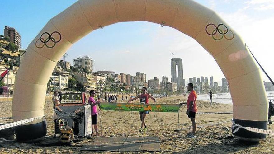 250 corredores y nadadores en Benidorm