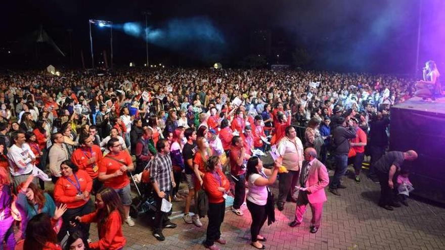 Una multitud se dio cita en el recinto ferial para escuchar a Panorama.