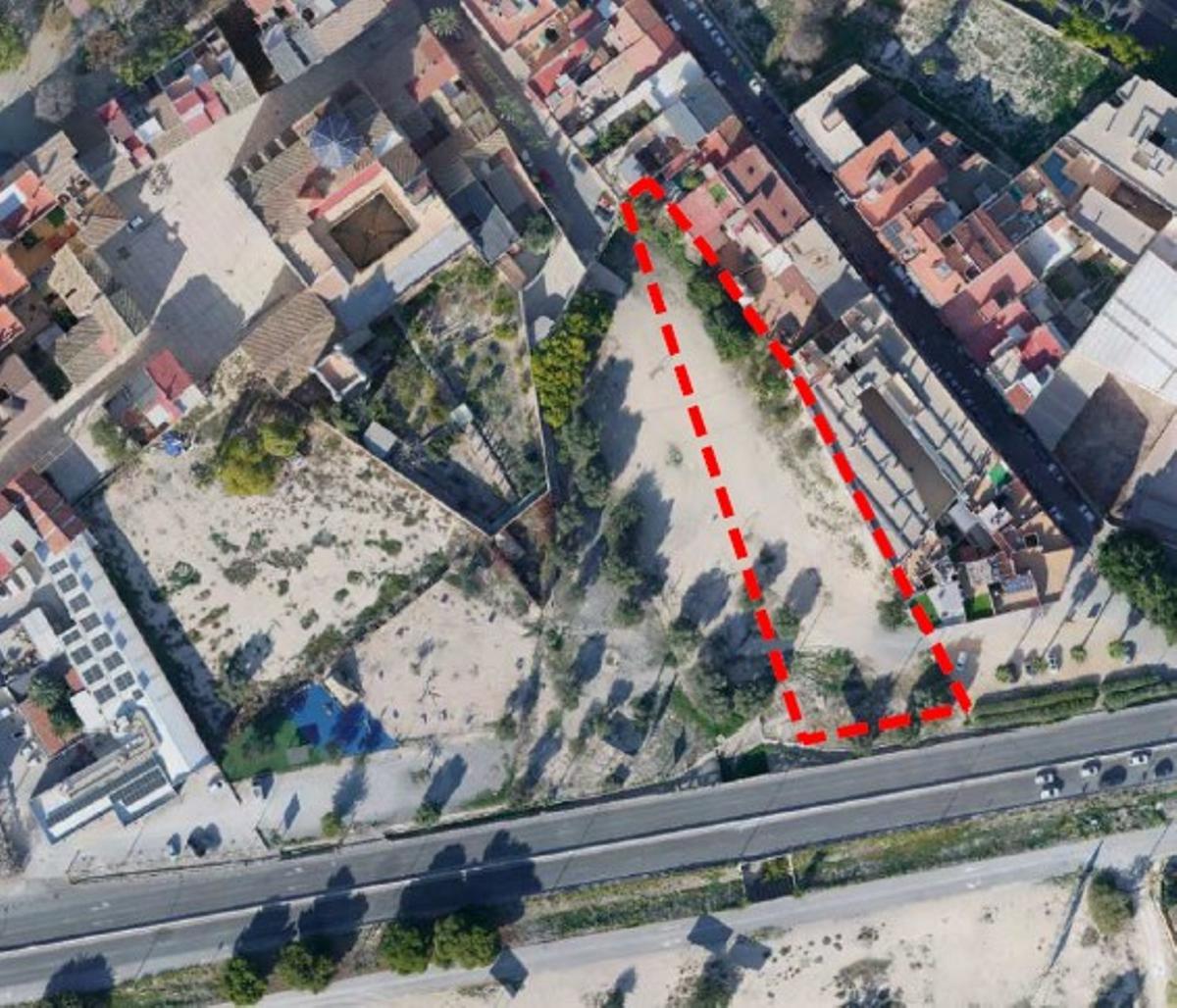 Vista aérea del terreno a expropiar, junto al resto de la parcela que ya fue enajenado en los años 80.