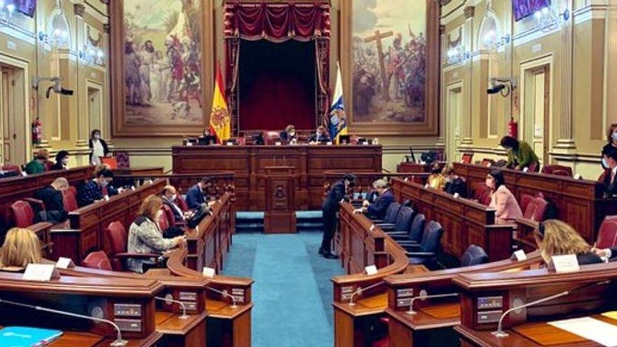 The plenary hall of the Parliament of the Canary Islands recovers its full capacity