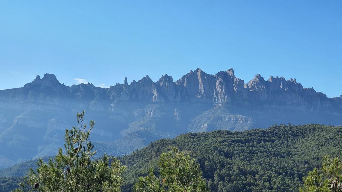 Vistas de Montserrat desde el Turó del Marquès.