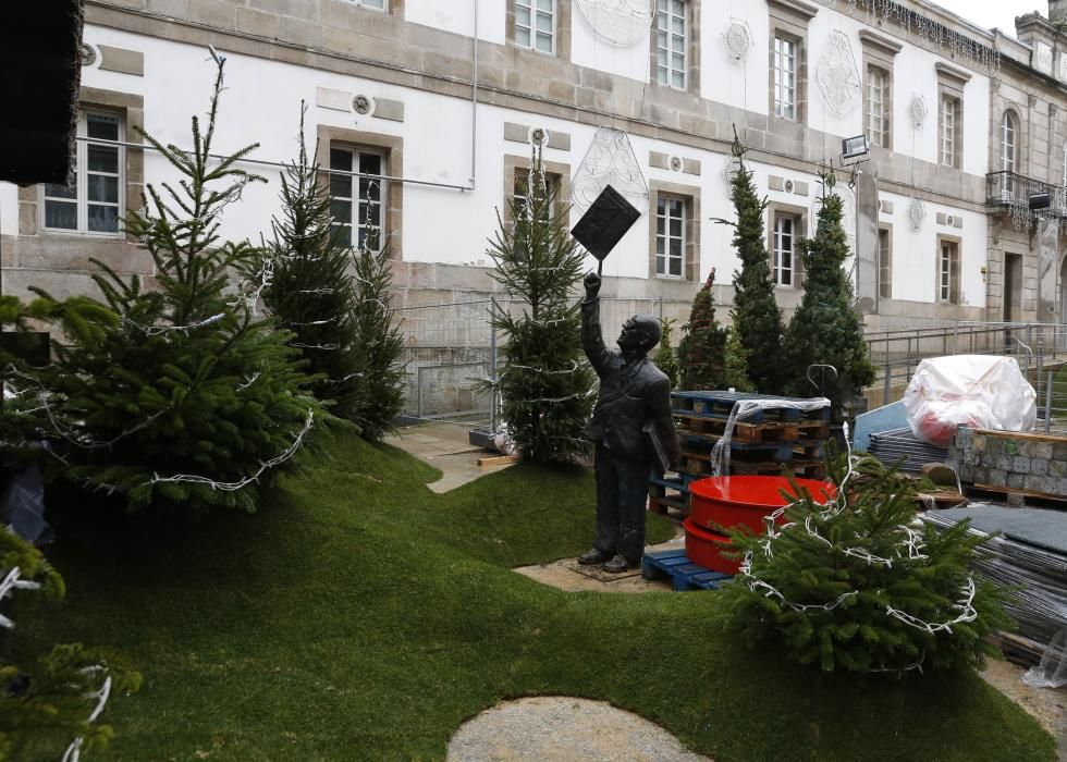 Figuras y árboles navideños ya tienen su lugar en la calle Príncipe.