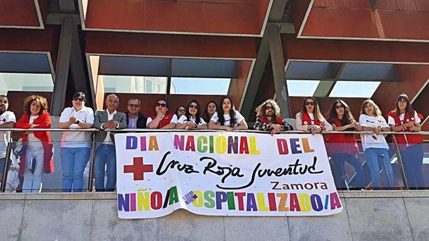 Voluntarios y personal de Cruz Roja que participó en la celebración.