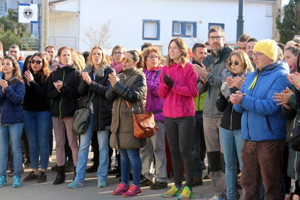 Concentració de suport a l'Estartit pel regidor de la CUP de Torroella