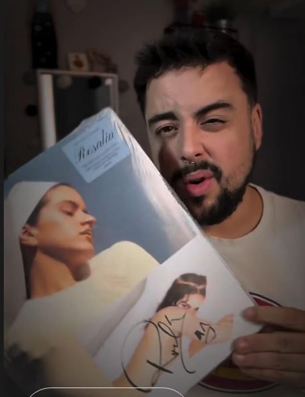 Ojeda, exhibe orgulloso su Lux