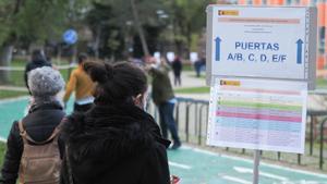 Gairebé 100.000 opositors s’examinen per arribar a una de les 6.739 vacants de l’administració pública