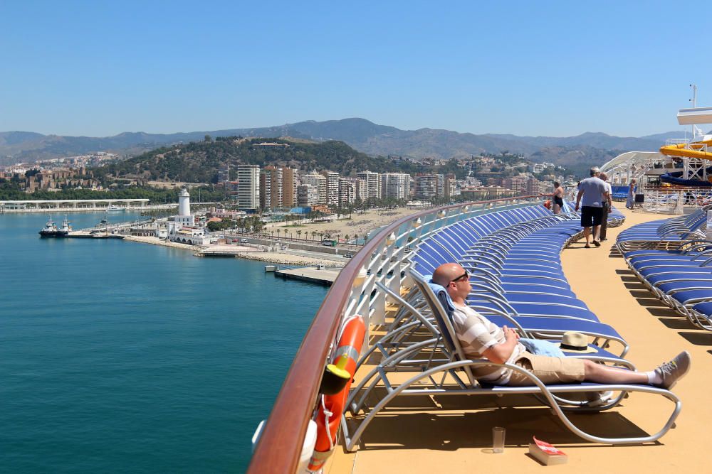 Paseamos por el interior del Harmony of the Seas, el crucero más grande del mundo que hace escala en Málaga.