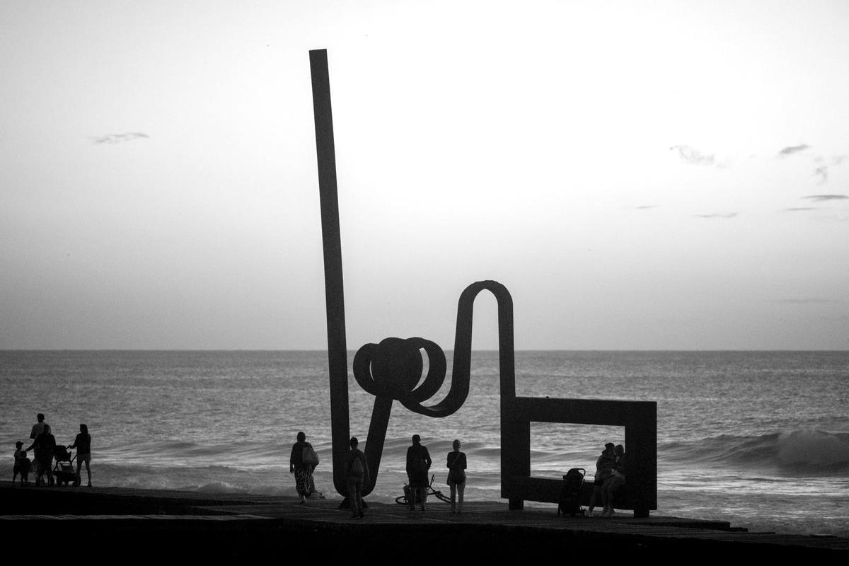 Turistas en una playa del municipio.