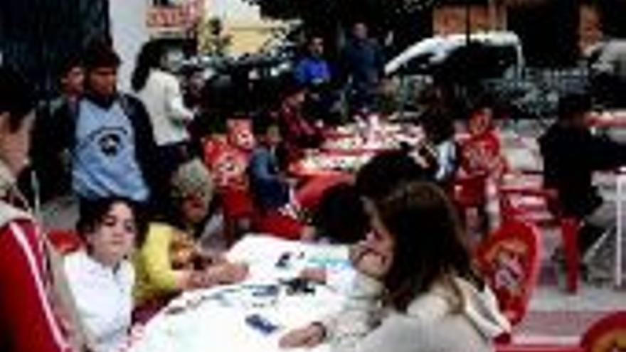 Más de 50 niños de Zarza aprenden a pintar