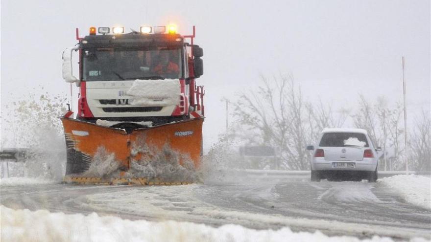 Fomento activa 1.134 quitanieves en Aragón y en otras 7 comunidades por el temporal