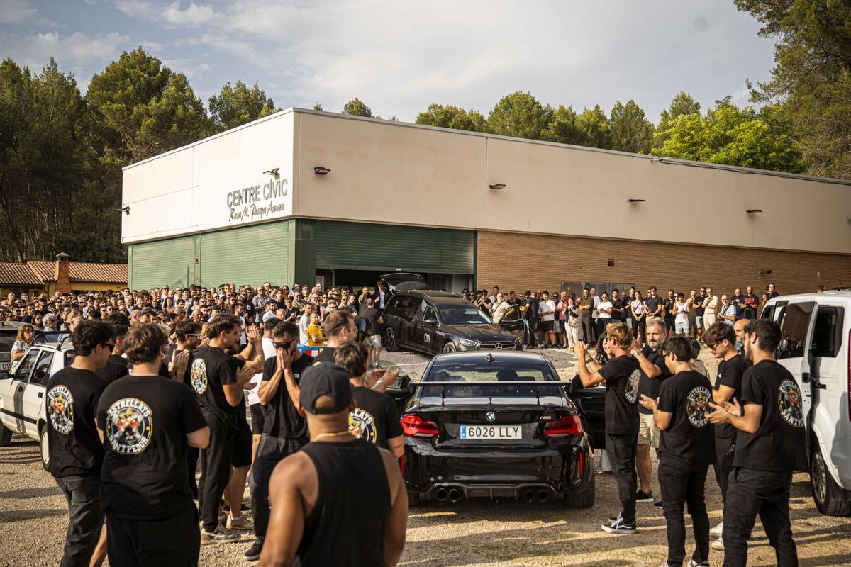 L'últim adeu de Sant Martí de Torroella a Pau Simon, el miner mort a Súria