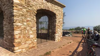 El alcalde de Estivella insta a Medio Ambiente a "actuar ya" para poner fin a la "barbaridad" en la ermita
