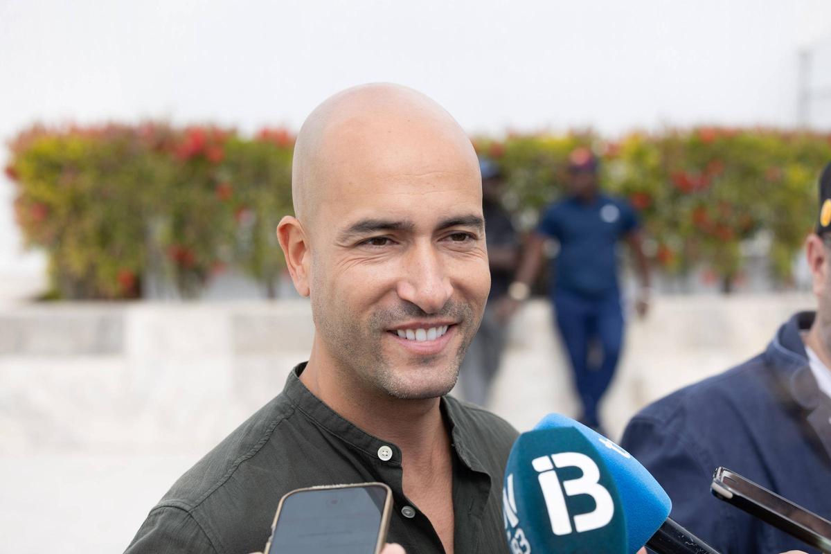 Roberto de Lope atiende a la prensa a las puertas del Hï.