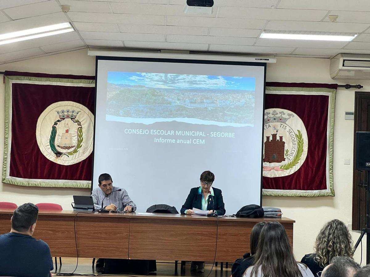 La alcaldesa, Mª Carmen Climent, durante su intervención en el Consejo Escolar Municipal.