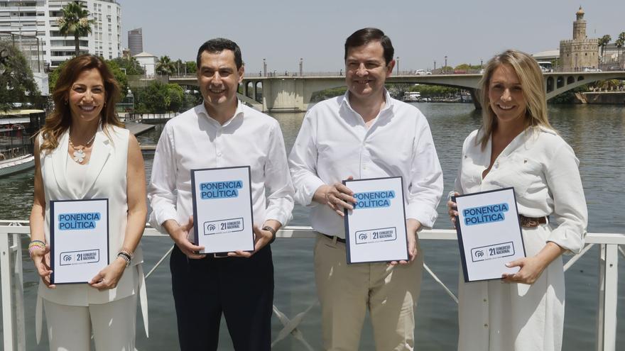El Vicesecretario general Institucional del Partido Popular, Esteban González Pons, la secretaria general del PP, Cuca Gamarra, el presidente del PP, Alberto Núñez Feijóo.