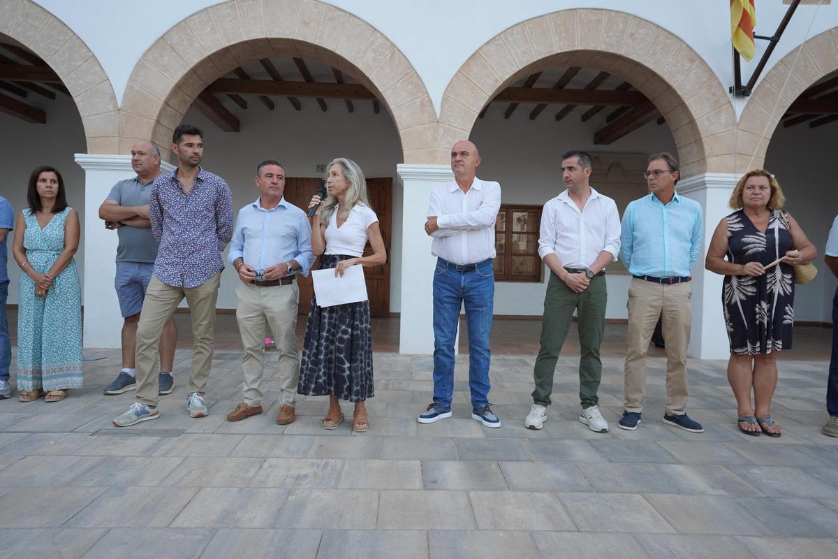 Mira las imágenes de la concentración en apoyo a Ceuta en Santa Eulària Mira las imágenes de la concentración en apoyo a Ceuta en Santa Eulària