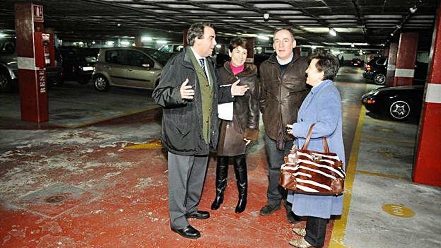 Carmen Hervada, en el centro, con sus compañeros del PP Carlos Negreira, Miguel Lorenzo y Pilar Farjas, en 2009.