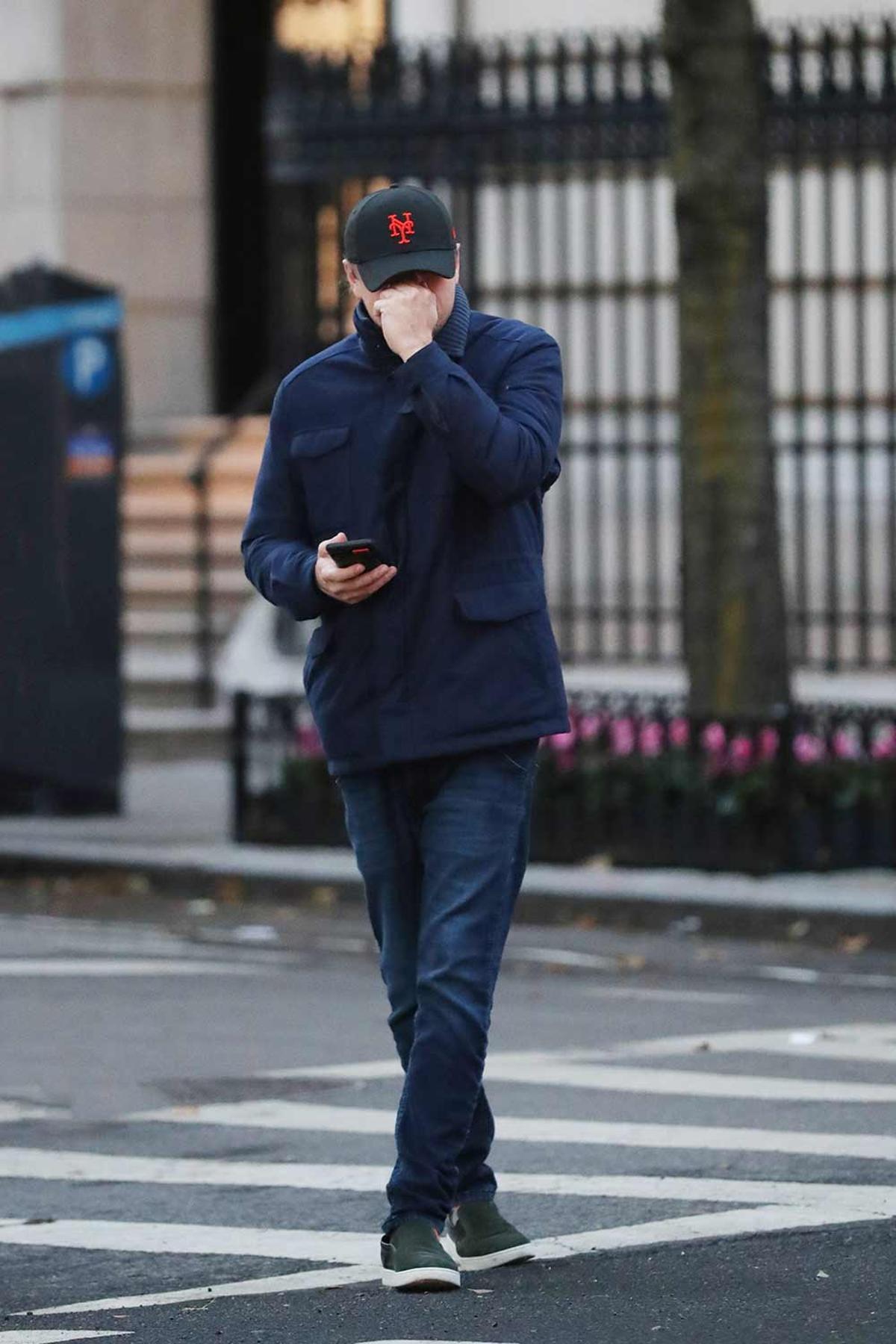 Leonardo DiCaprio con un palillo en la boca por las calles de Nueva York
