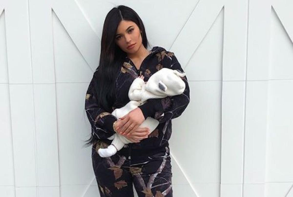 Kylie Jenner presenta a Stormi