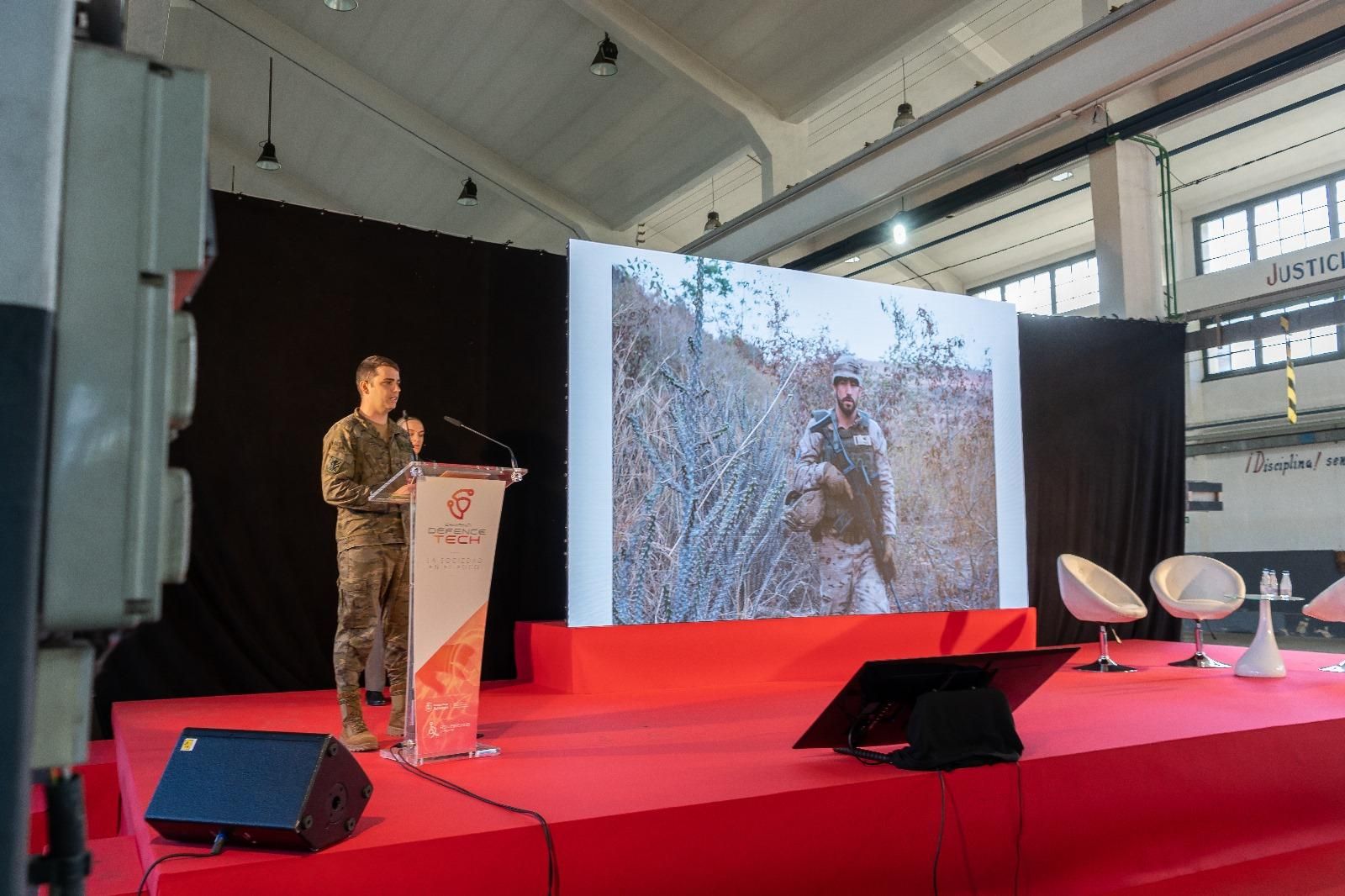 Visitas escolares a la exposición de Defensa en La Vega