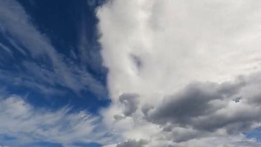 Timelapse desde el Aeropuerto de La Palma para captar las ondas de montaña sobre el Este