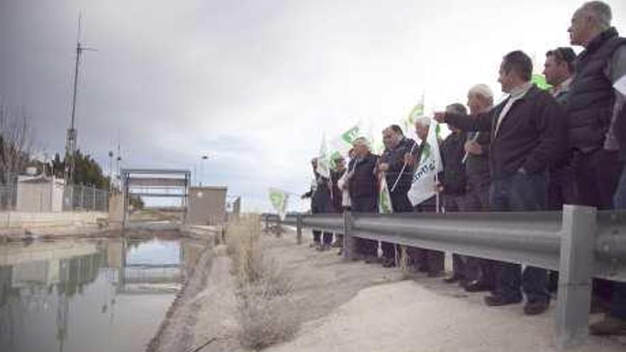 Agricultores exigen la continuidad del Tajo-Segura