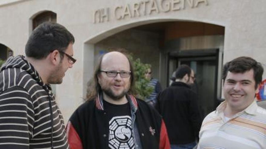 Santiago Segura a su llegada al hotel NH en pleno puerto de Cartagena.