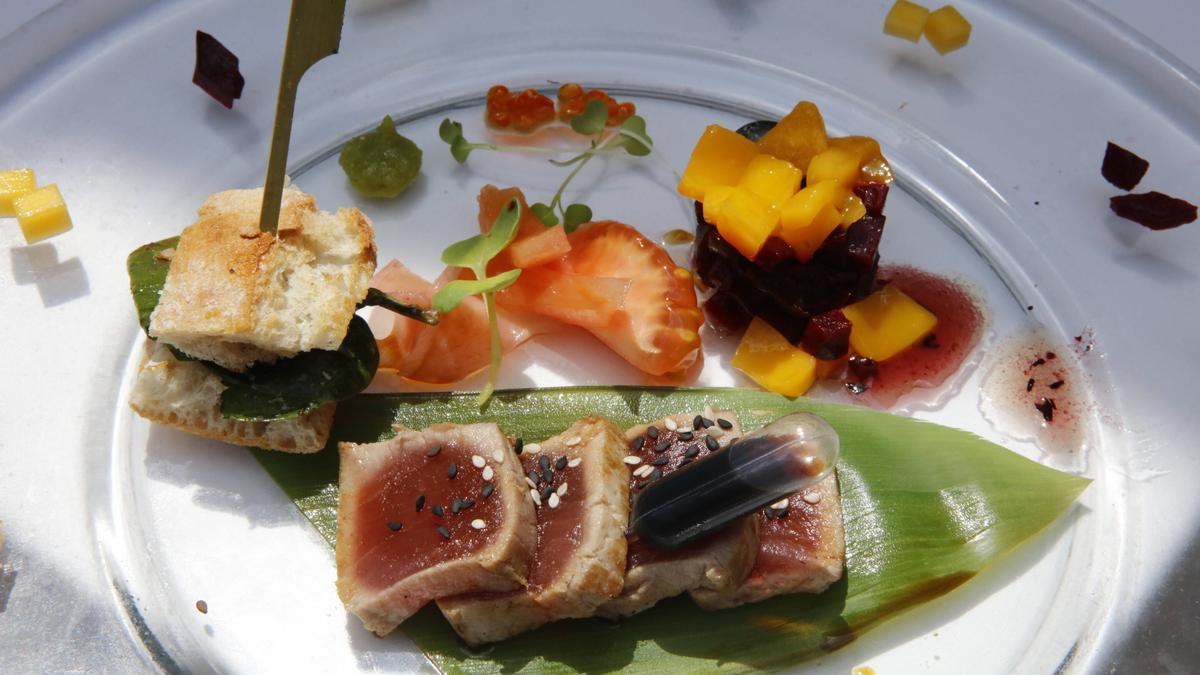 Thunfisch-Tataki mit Spinat, Rote Bete und Mango (Testportion).