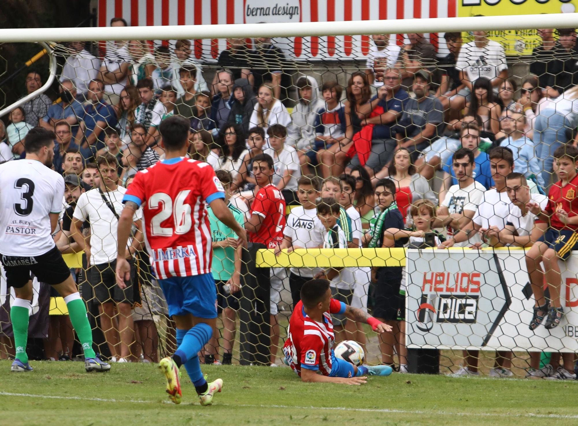 En imágenes: El Sporting vence por 1-0 frente al Racing de Santander en un partido amistoso