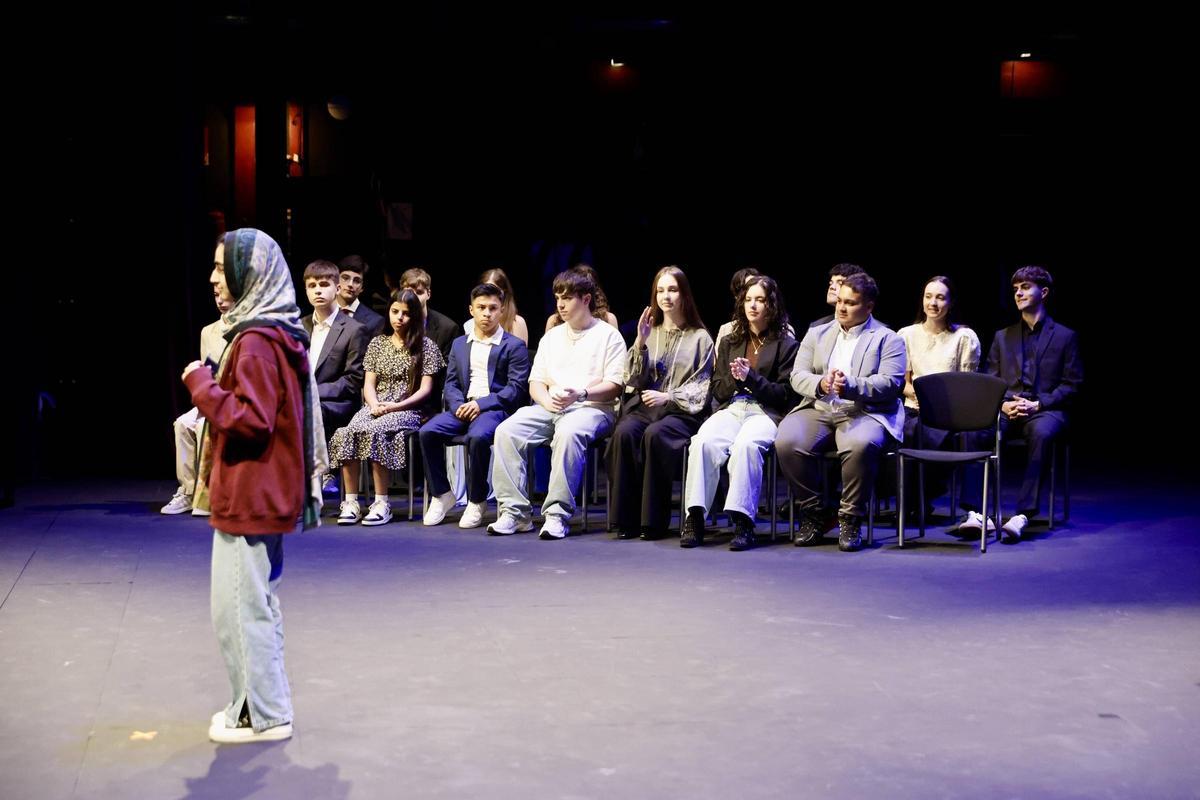 Entrega de los "Premios extraordinarios" de Educación en el teatro de la Laboral
