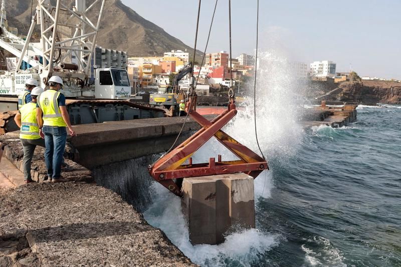 Coloca los bloques en el dique de Bajamar