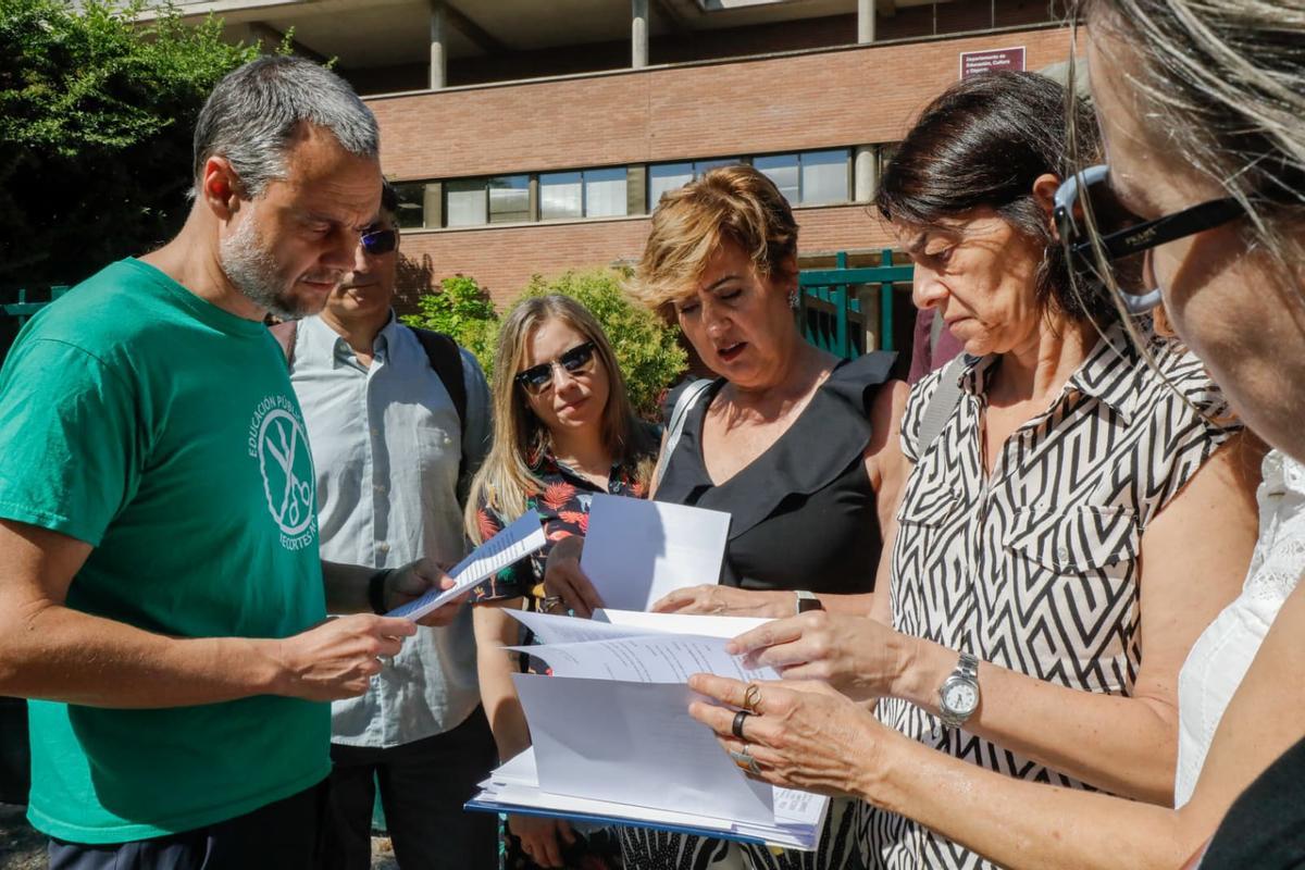 Los representantes de la asamblea de coordinadores Eramus+, este lunes.