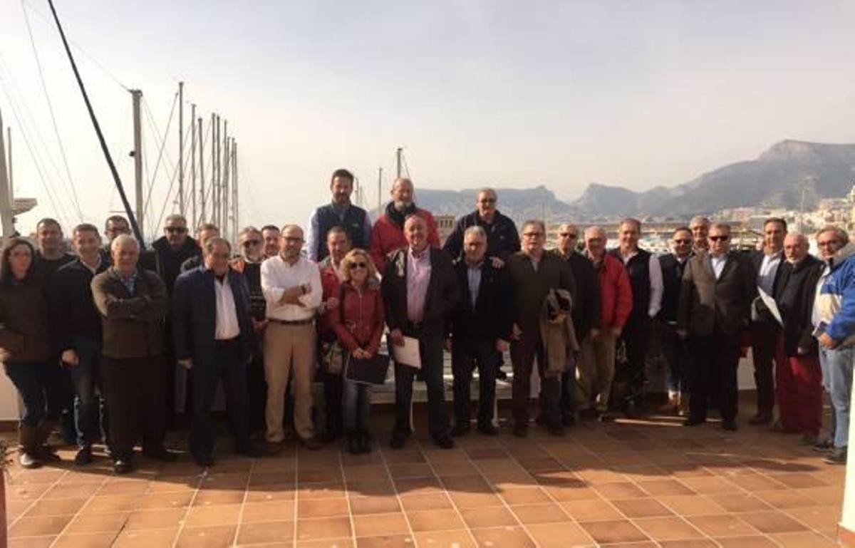 Los clubes náuticos pedirán que el Consell regule la retirada de barcos abandonados