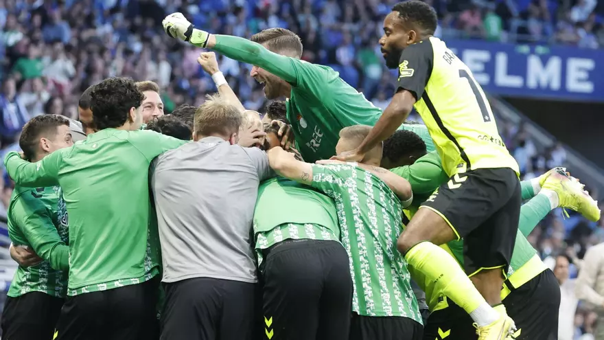 LaLiga denuncia el lanzamiento de tres mecheros en el Espanyol-Betis