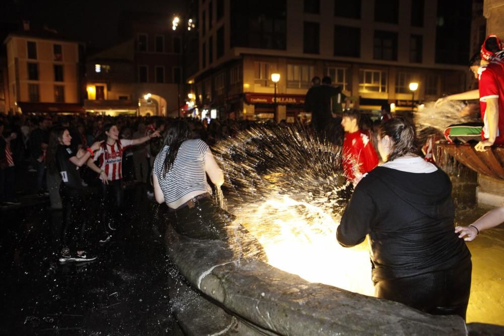 Celebración rojiblanca en la plaza del Marqués